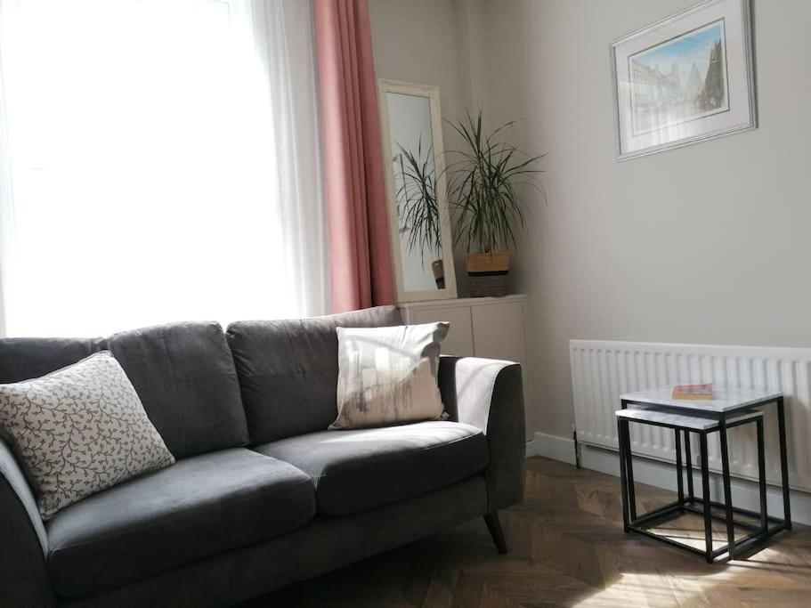 Stunning 3 Bedroom Townhouse In The Heart Of City Belfast Buitenkant foto