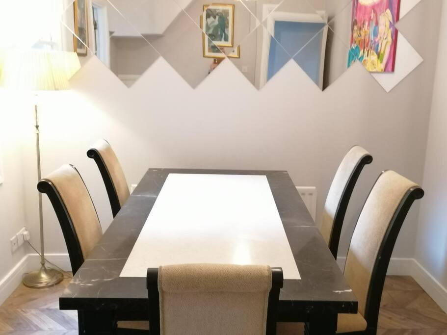 Stunning 3 Bedroom Townhouse In The Heart Of City Belfast Buitenkant foto
