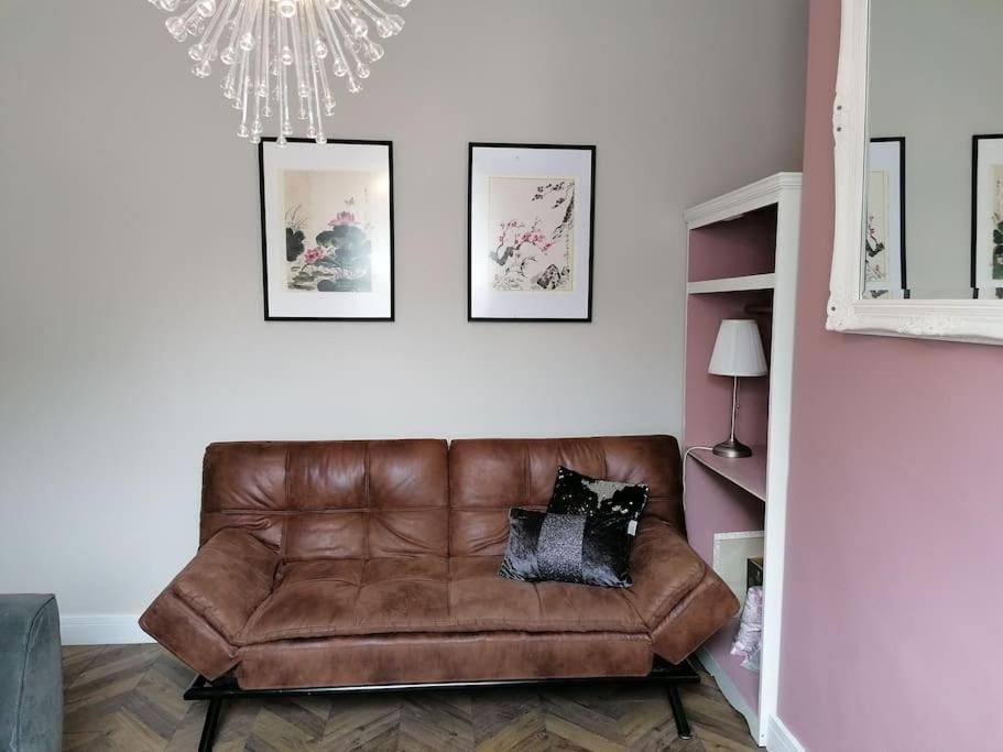 Stunning 3 Bedroom Townhouse In The Heart Of City Belfast Buitenkant foto